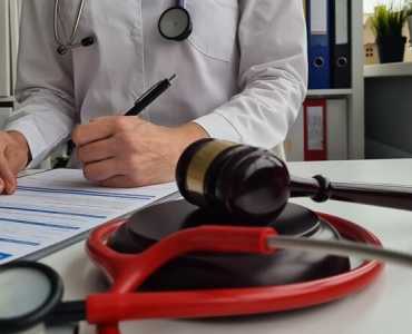 Tutelas y Demandas en Salud: Lo que la Jurisprudencia Reciente Revela sobre las Fallas del Sistema Colombiano